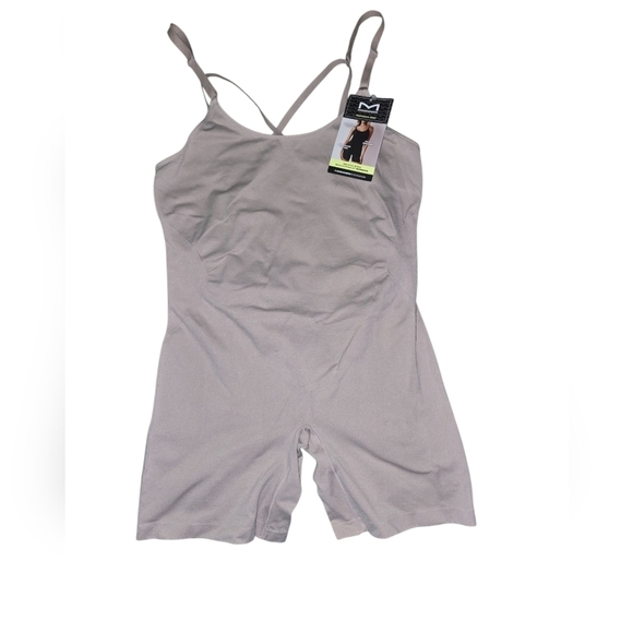 Maidenform Other - Womens Maidenform Seemless Smoothing Romper, 2XL, NWT!!!!